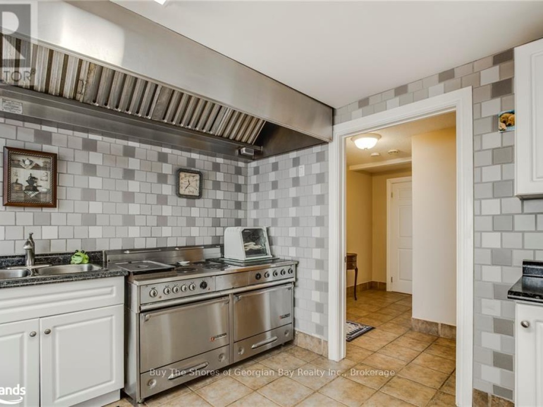 2512 HONEY HARBOUR ROAD, 
