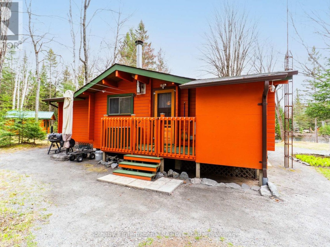 1041 CROCKFORD LANE S, Muskoka River
