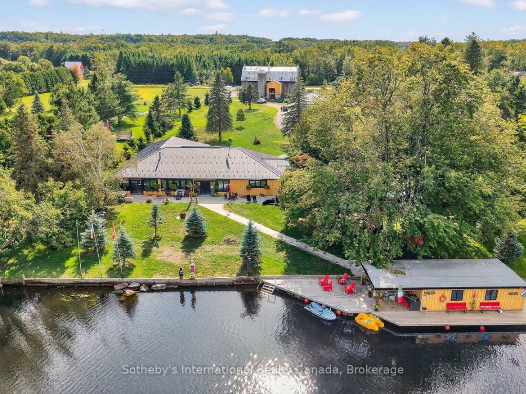 1082 BEAUMONT FARM ROAD, Muskoka River