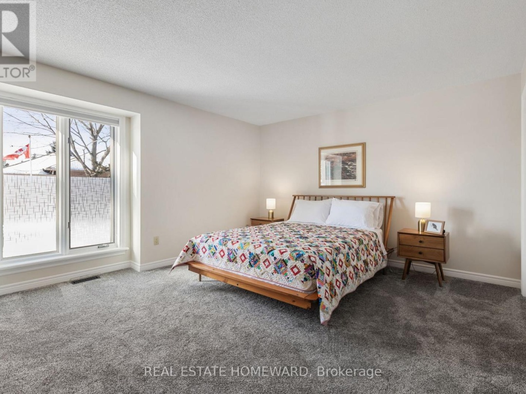 69 ISLAND BAY DRIVE W, 