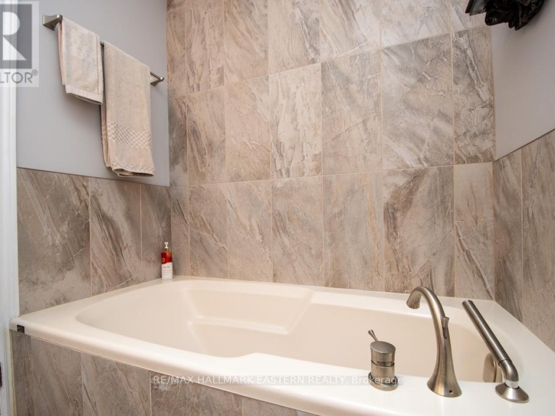 38 PATRICIA PLACE, Kawartha Lakes (Bobcaygeon)
