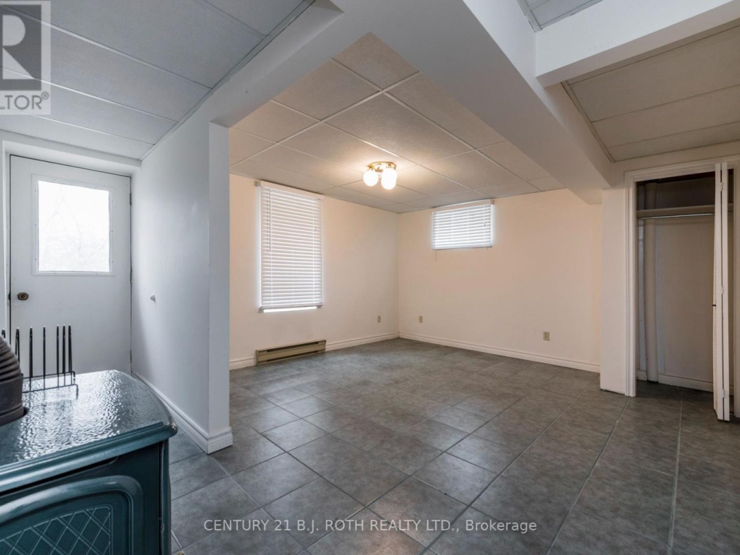 1076 BIRCHCLIFFE CRESCENT, Severn