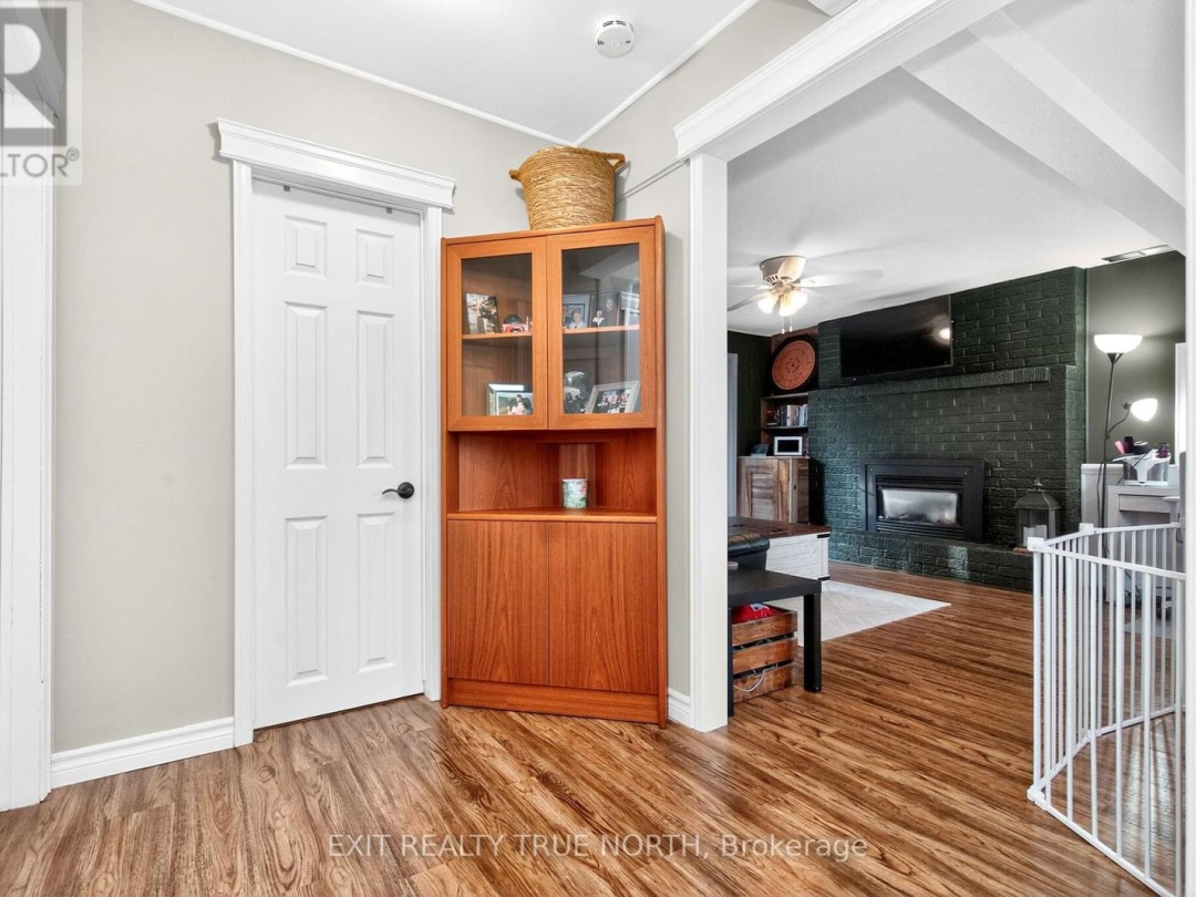 32 LANKIN BOULEVARD, 