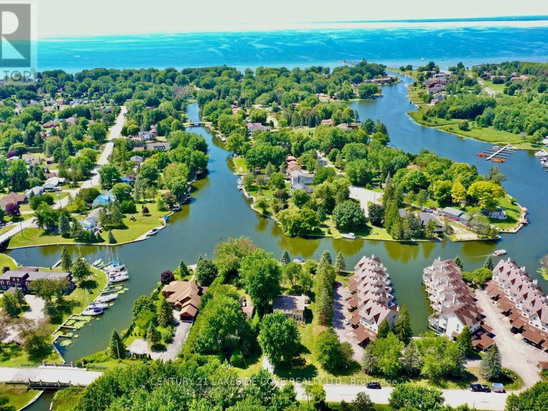 UNIT 14 - 1 PARADISE BOULEVARD, Lake Simcoe