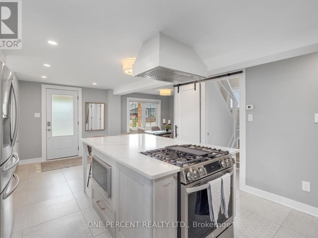 406 PETER STREET N, 