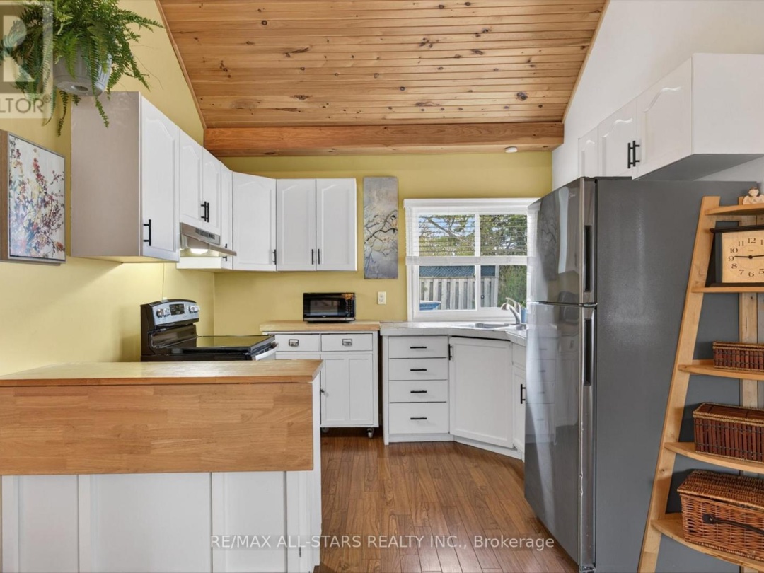 2 ELDER STREET, Sturgeon Lake