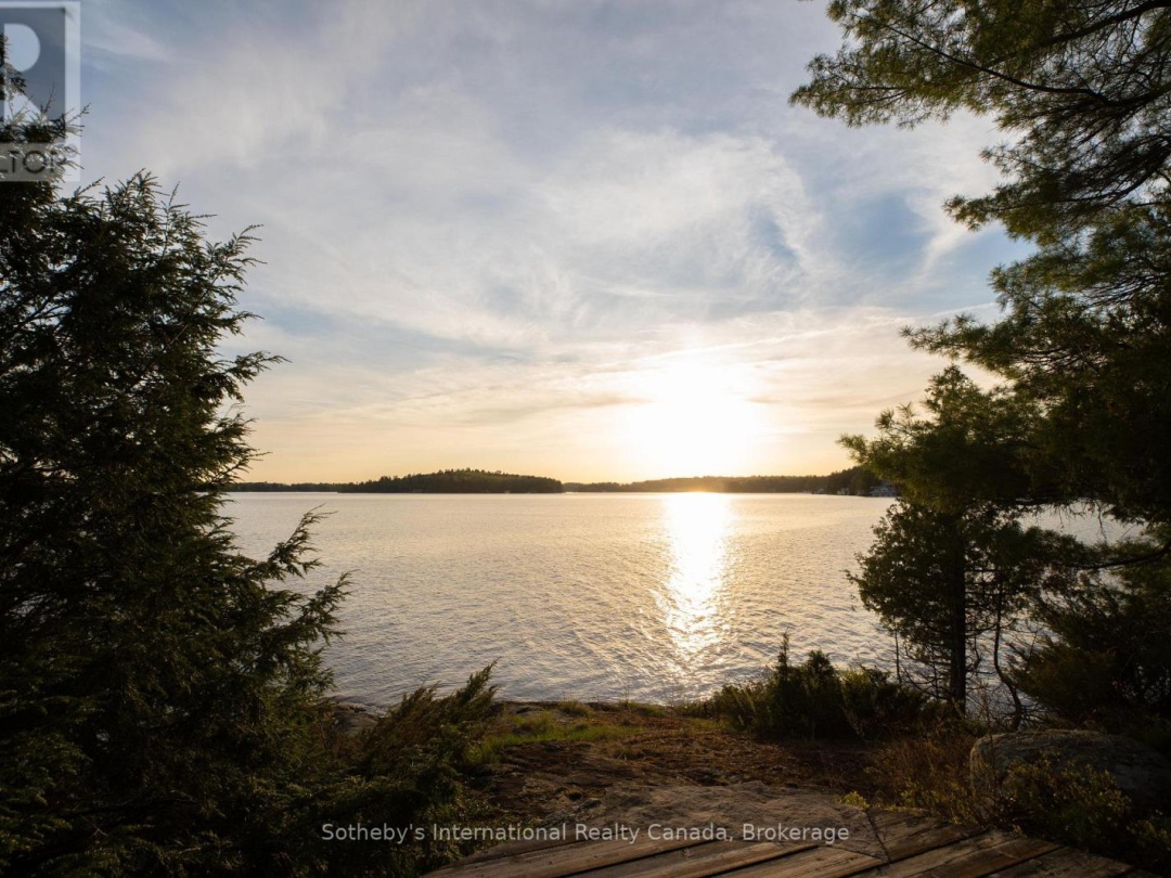 POINT COTTAGE - 1250 WALDMERE ROAD, Muskoka 