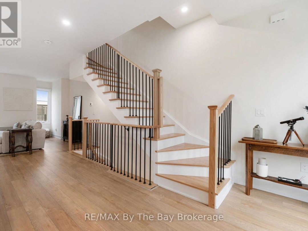 8 BRU LOR LANE, Lake Simcoe
