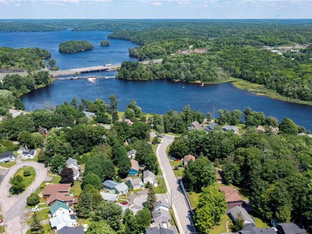 1 Elizabeth Court, Parry Sound