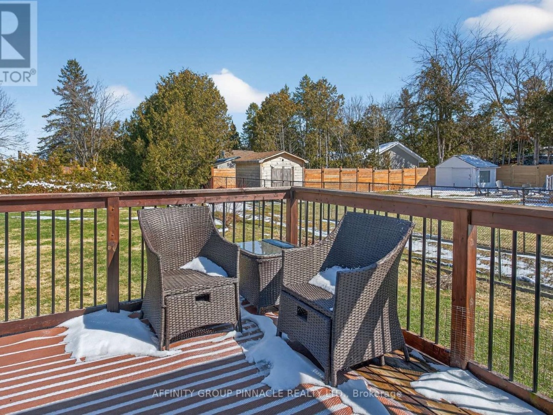 272 CROSBY DRIVE, Pigeon Lake