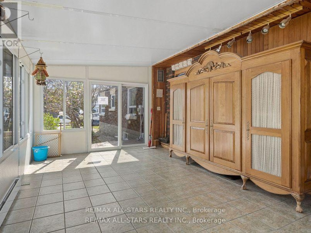 61 FRANCIS STREET E, 