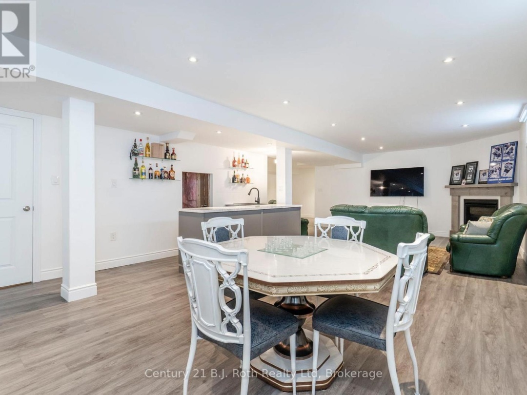 4 CHARLIE RAWSON BOULEVARD, Tay (Victoria Harbour)
