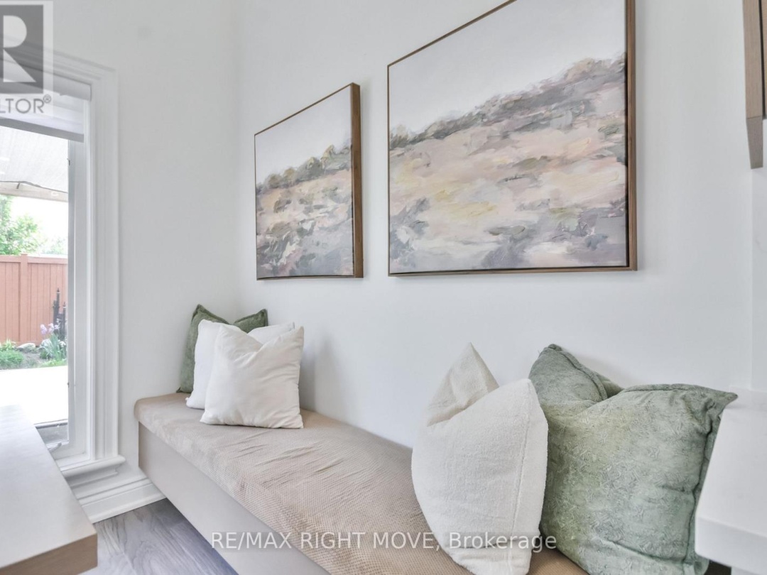 28 - 10 INVERMARA COURT, Lake Simcoe