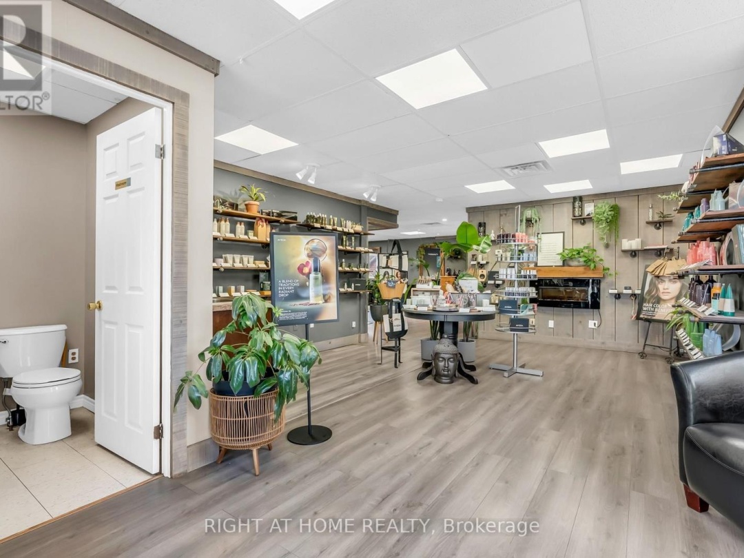 32 MATCHEDASH STREET N, 