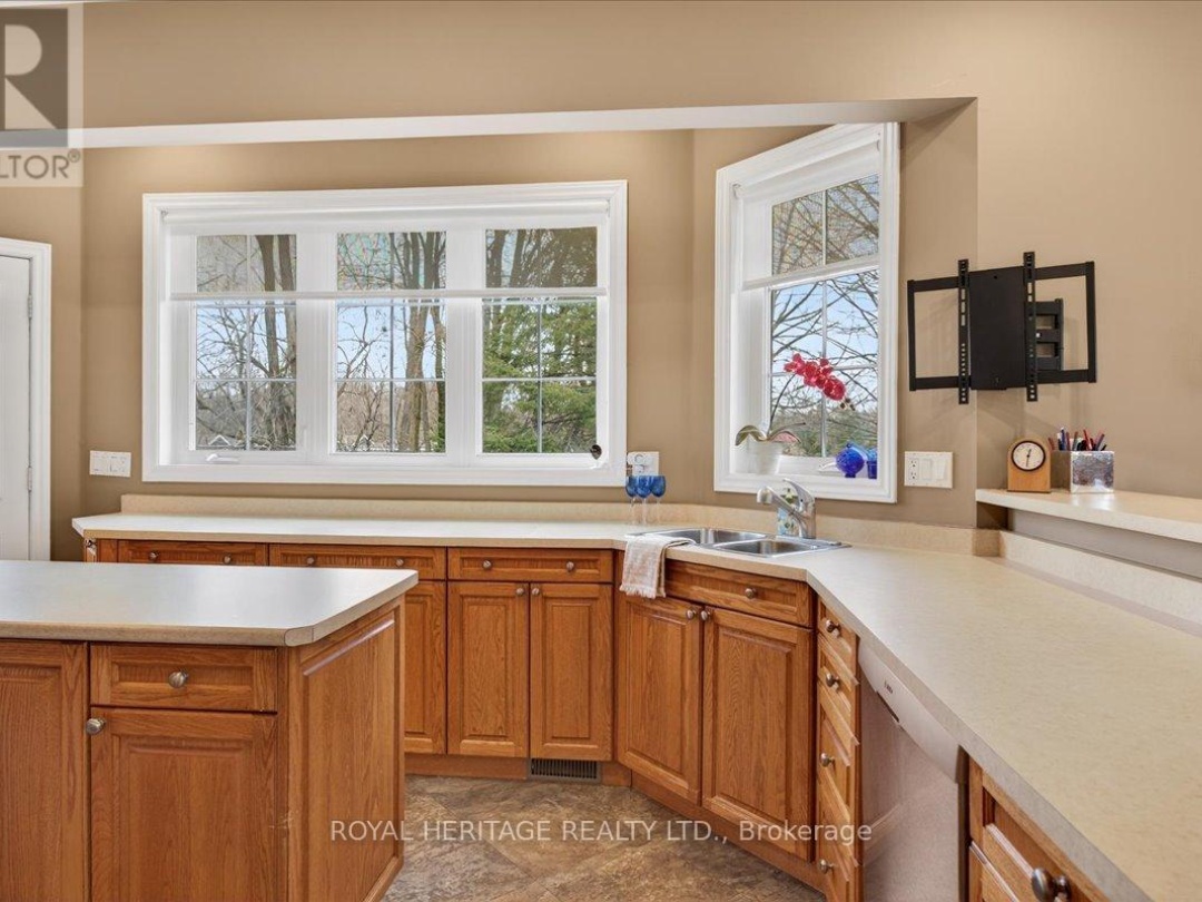 4 KENNEDY DRIVE, Kawartha Lakes (Fenelon Falls)
