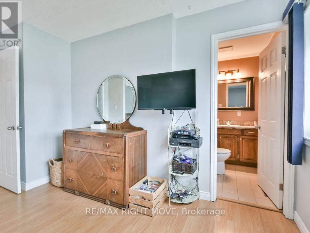3811 LEO CRESCENT, Barnstable Bay