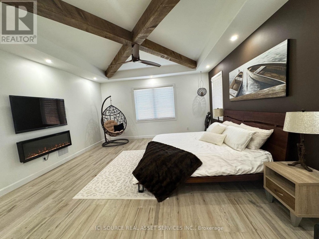 18 SWAN LANE, 