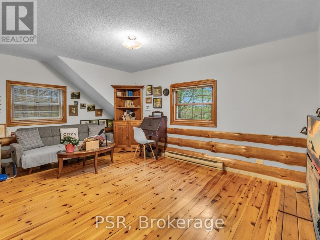 1040 AMELIA CRESCENT, 