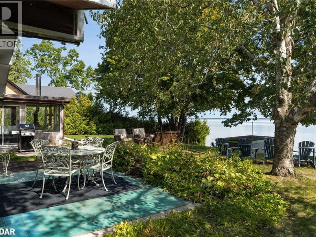 18 MAPLE Drive, 