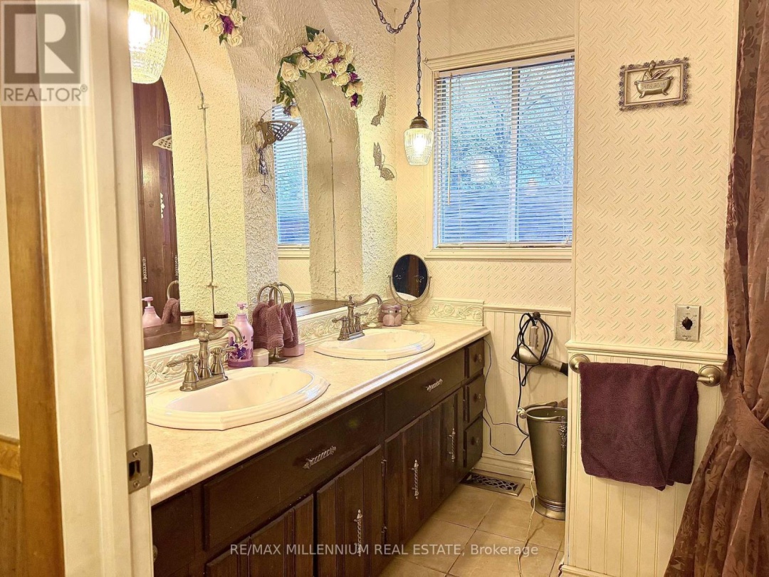 3741 CEDAR RAPIDS DRIVE S, North River