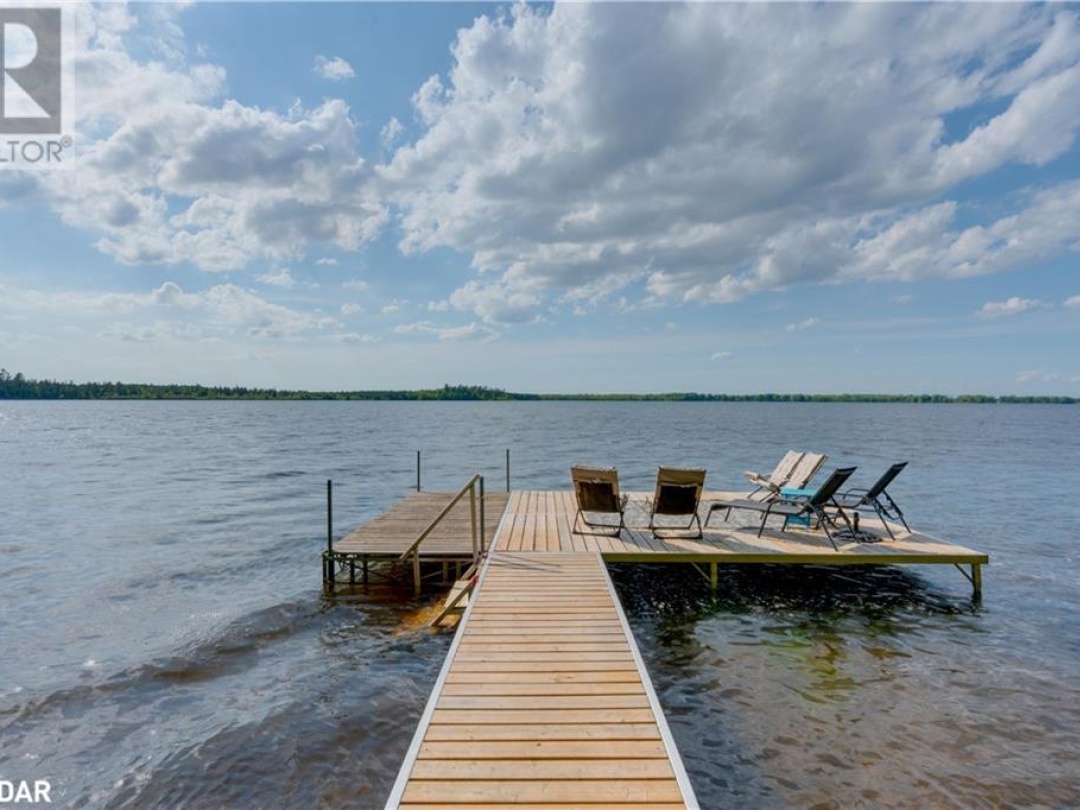 1316 Black Beach Lane, Dalrymple Lake