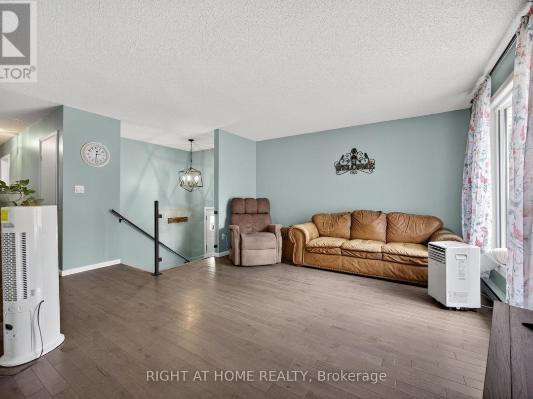 112 BORLAND STREET E, 