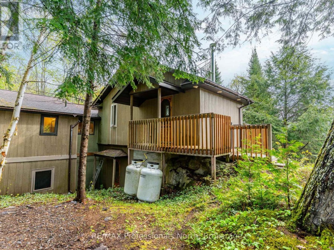6213 KENNISIS LAKE ROAD, Kennisis Lake