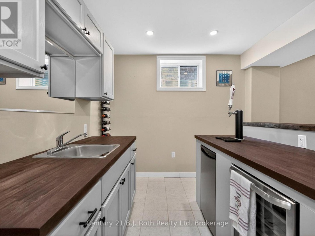 24 HUNTER AVENUE, Tay (Victoria Harbour)