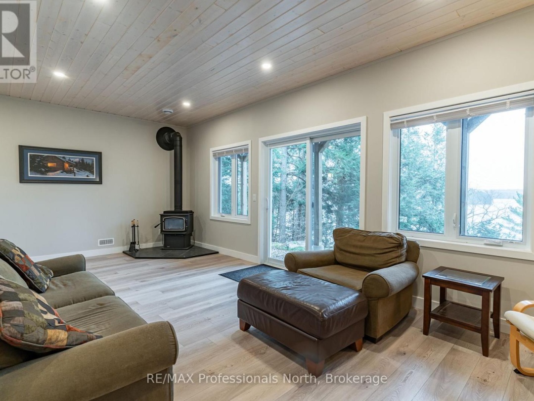5997 KENNISIS LAKE ROAD, Kennisis Lake
