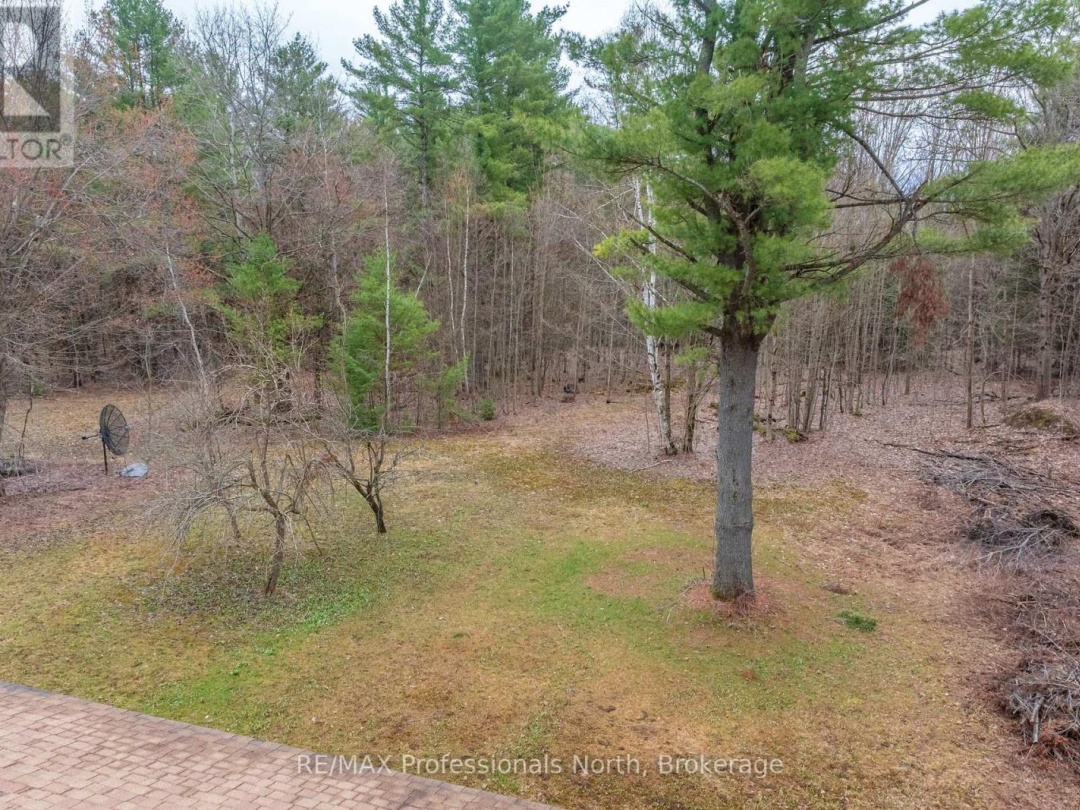 1056 KIRK LINE W, Bracebridge (Macaulay)
