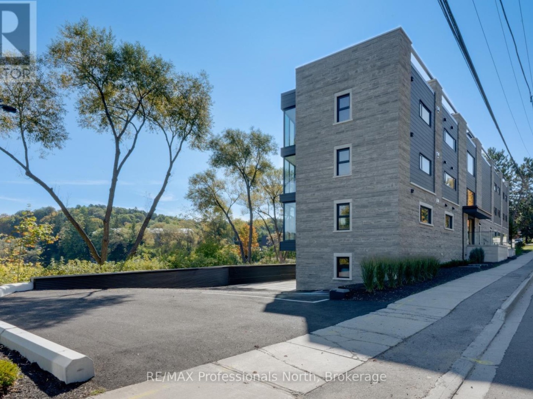 105 - 32 BRUNEL ROAD, 