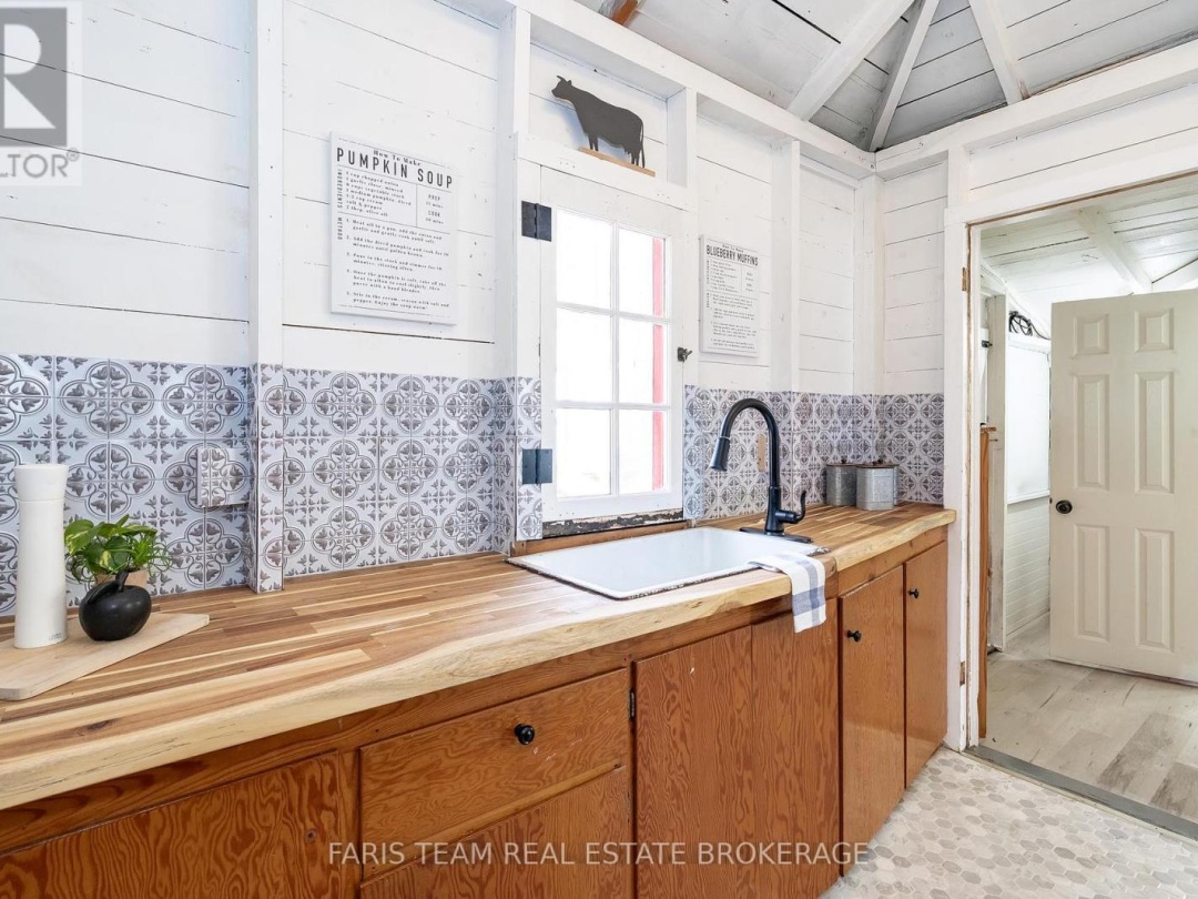 365 ROBINS POINT ROAD, 