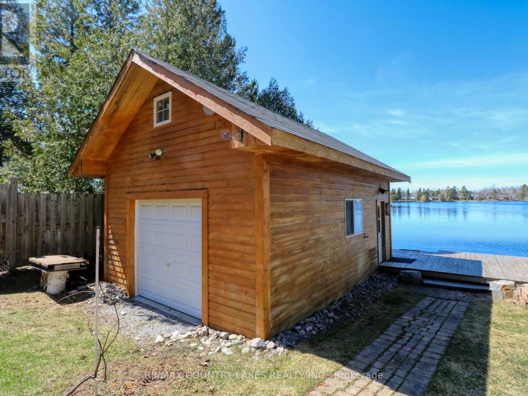 87 PARADISE ROAD, Canal Lake