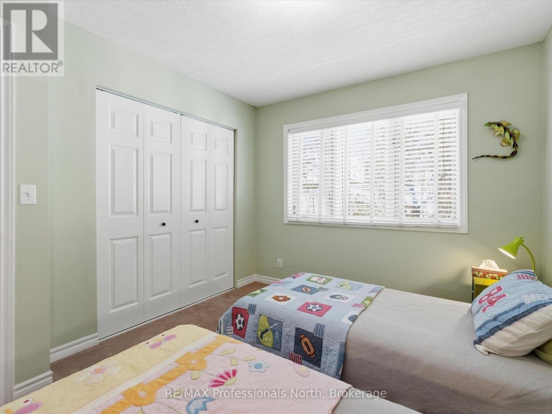 31 THE GRANITE BLUFF, Bracebridge (Macaulay)