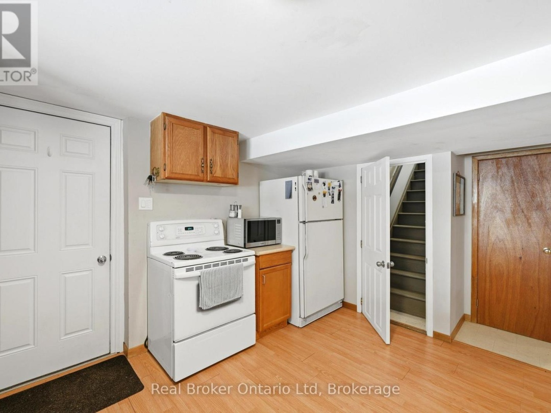 8271 93 HIGHWAY, Tiny (Wyebridge)