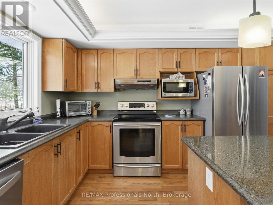 31 THE GRANITE BLUFF, Bracebridge (Macaulay)