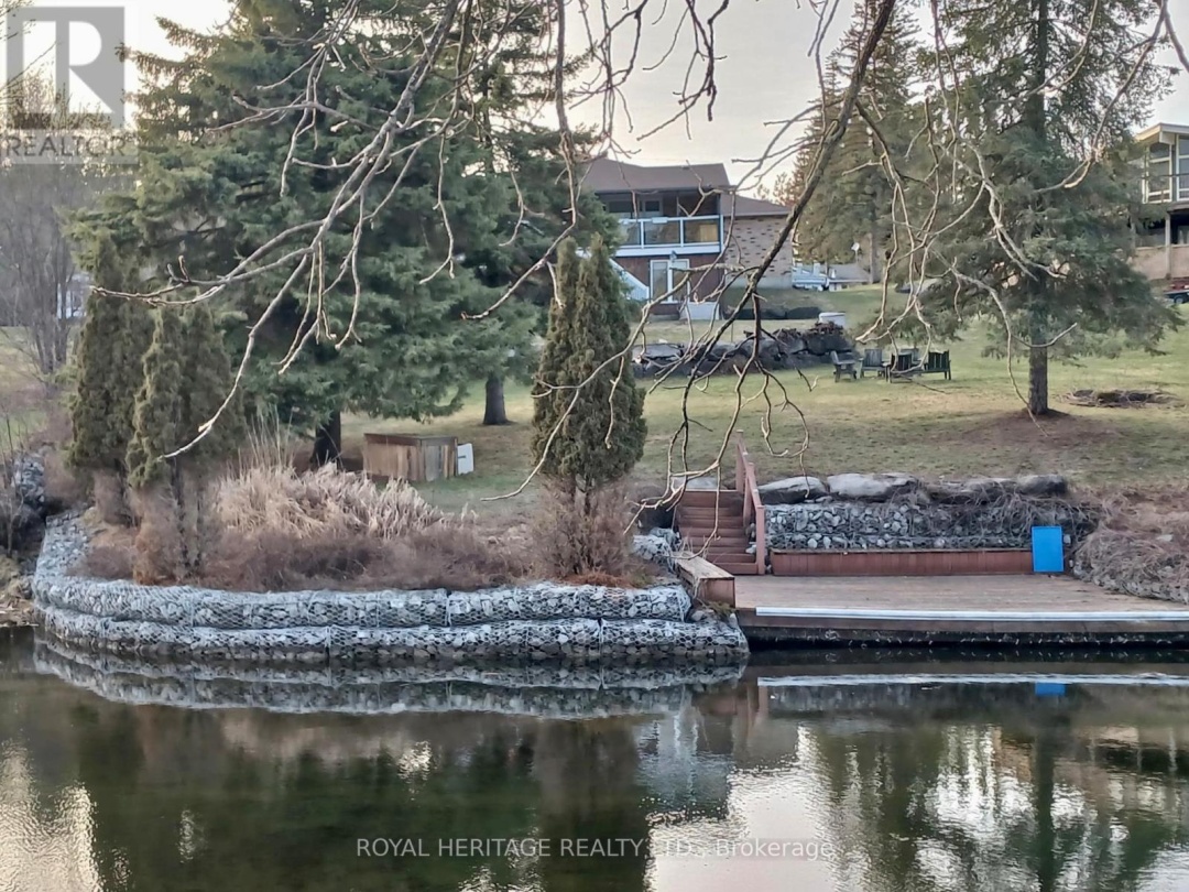 205 PIRATES GLEN DRIVE, Pigeon Lake
