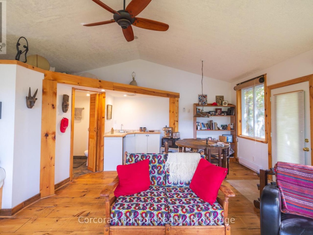 566 HUNGRY BAY ROAD W, 