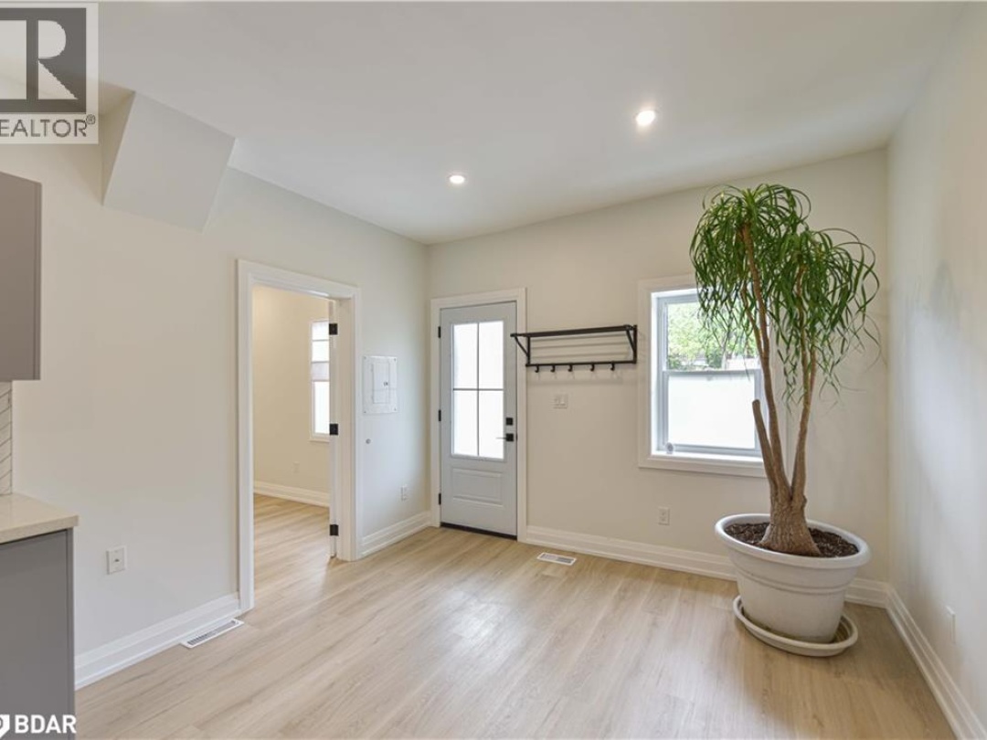 274 MISSISSAGA Street W, 