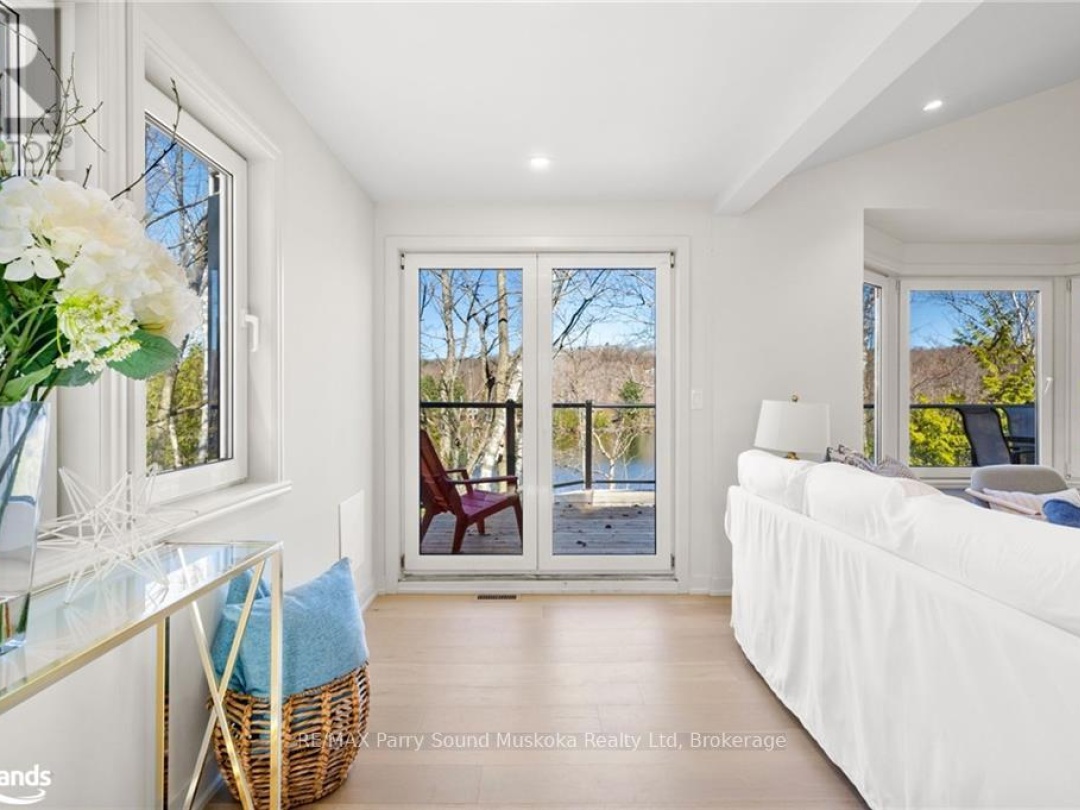68 PINEWOOD ROAD, Long Lake