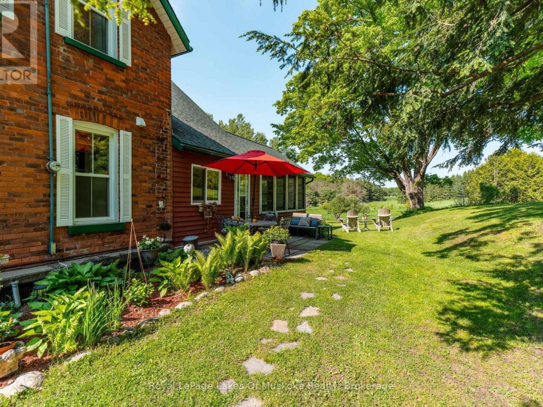 229 FRASERBURG ROAD, Bracebridge (Macaulay)