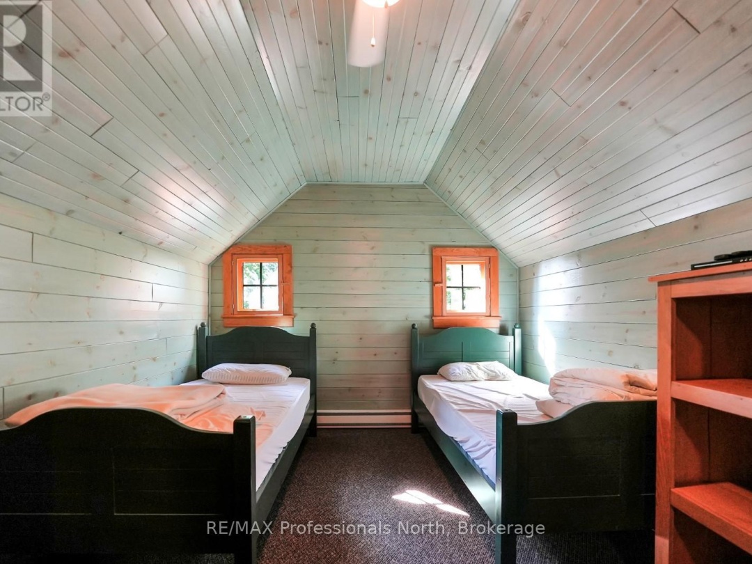 2682 WILKINSON ROAD, Kennisis Lake