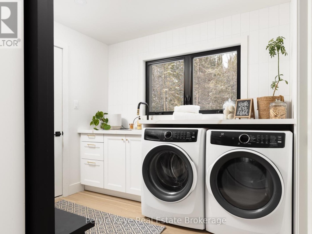 1290 CEDAR LANE, Bracebridge (Macaulay)