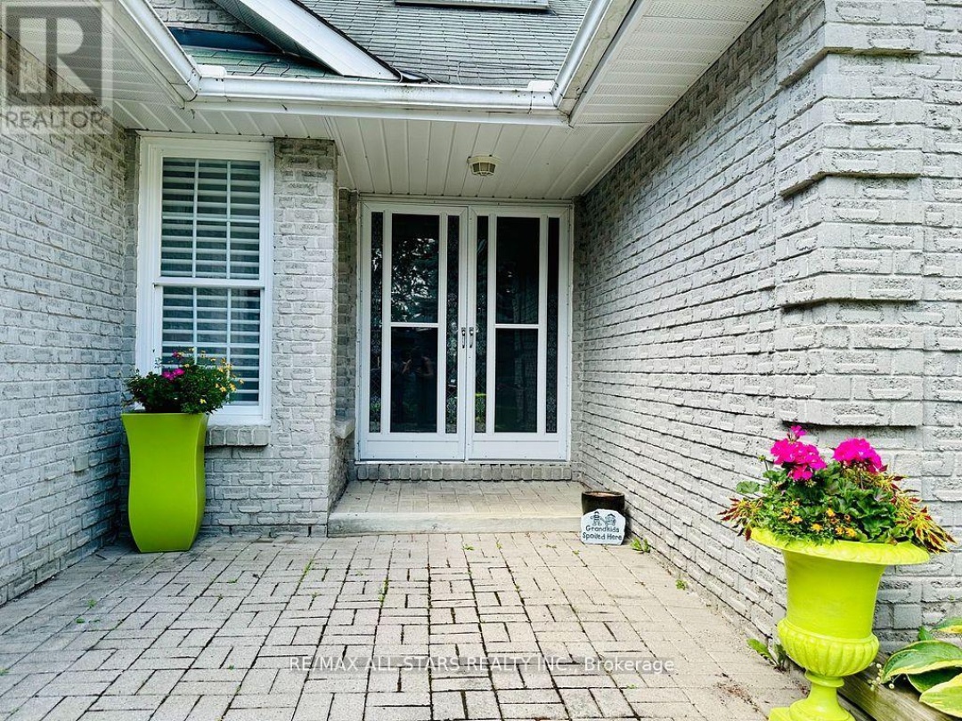 36 RUSSELL HILL ROAD, Kawartha Lakes (Bobcaygeon)