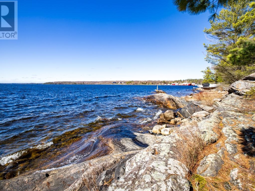 1201 GEEWADIN ROAD, Georgian Bay