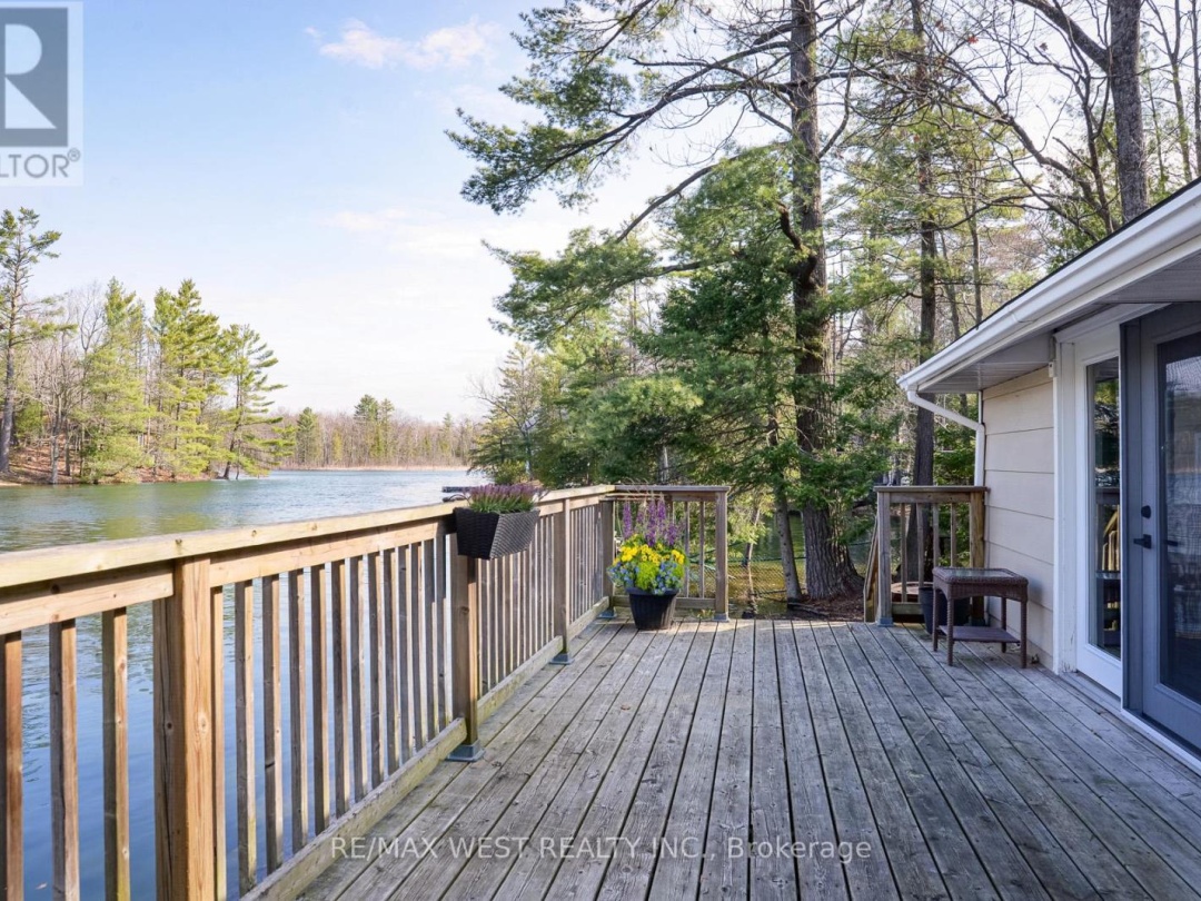 8060 OAKRIDGE DRIVE, Green River