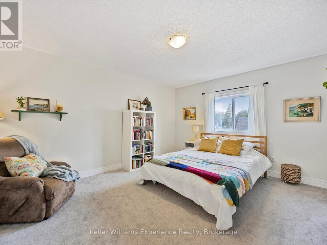 8 QUINN FOREST DRIVE, Bracebridge (Macaulay)