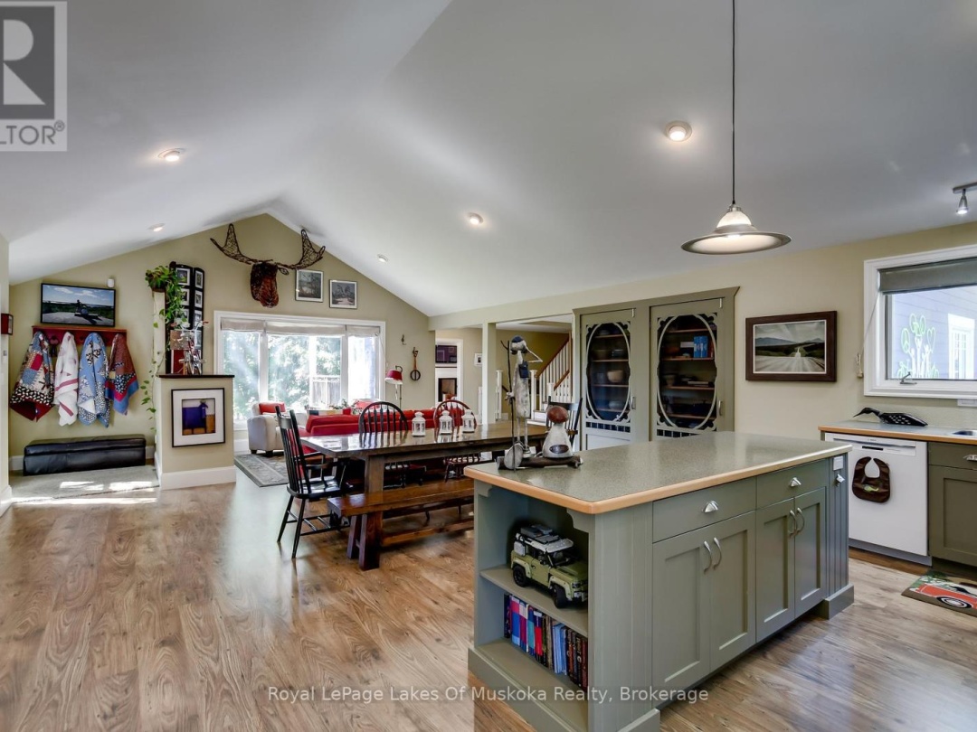 230 ECCLESTONE DRIVE, Bracebridge (Macaulay)