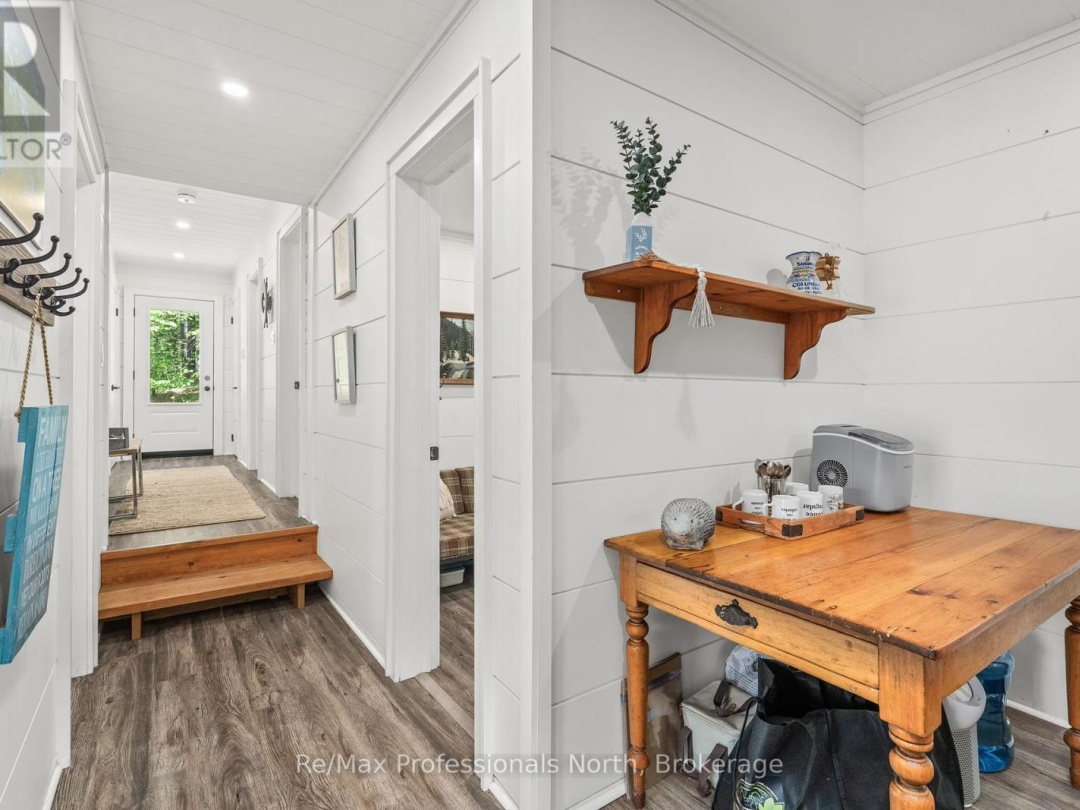 61 ISLAND 26LM ISLAND, 