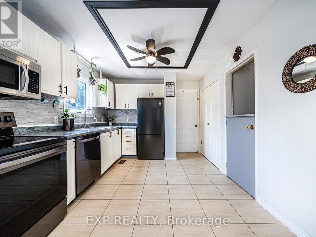 8 PINEWOOD BOULEVARD, 